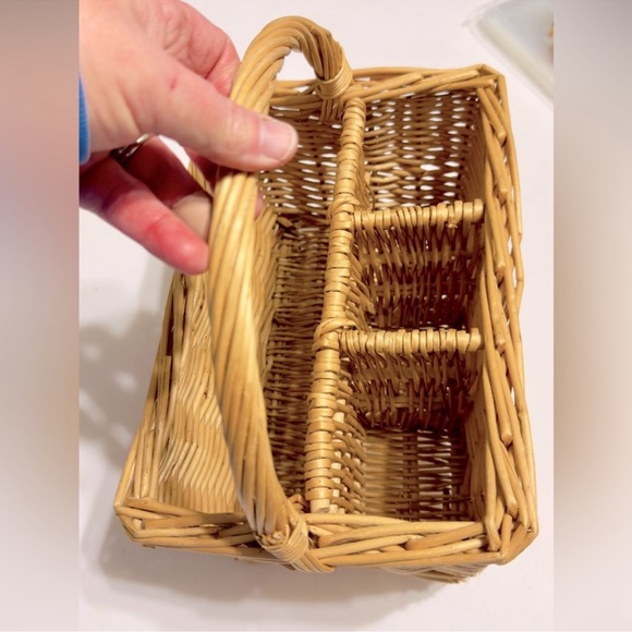 THE BASKET LADY Wicker Picnic Caddy Kitchen Cutlery Napkin Wooden Basket - Picture 8 of 15